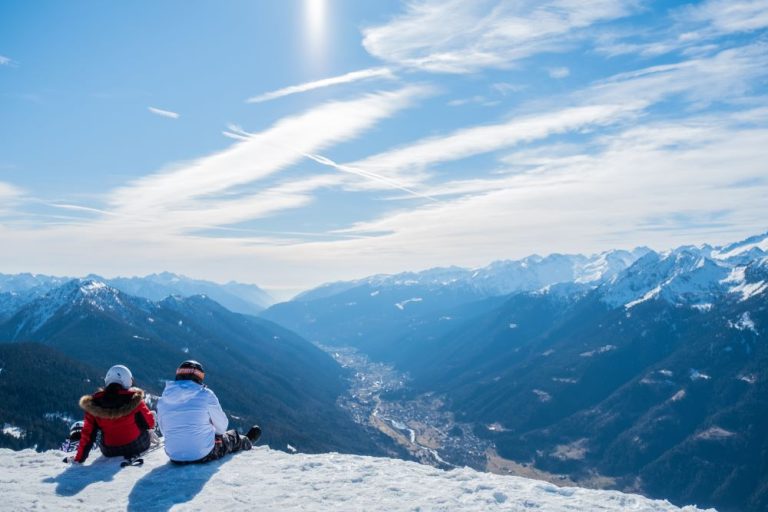 vacation-rent-beautiful-shot-two-persons-enjoying-view-mountains-valley-daytime